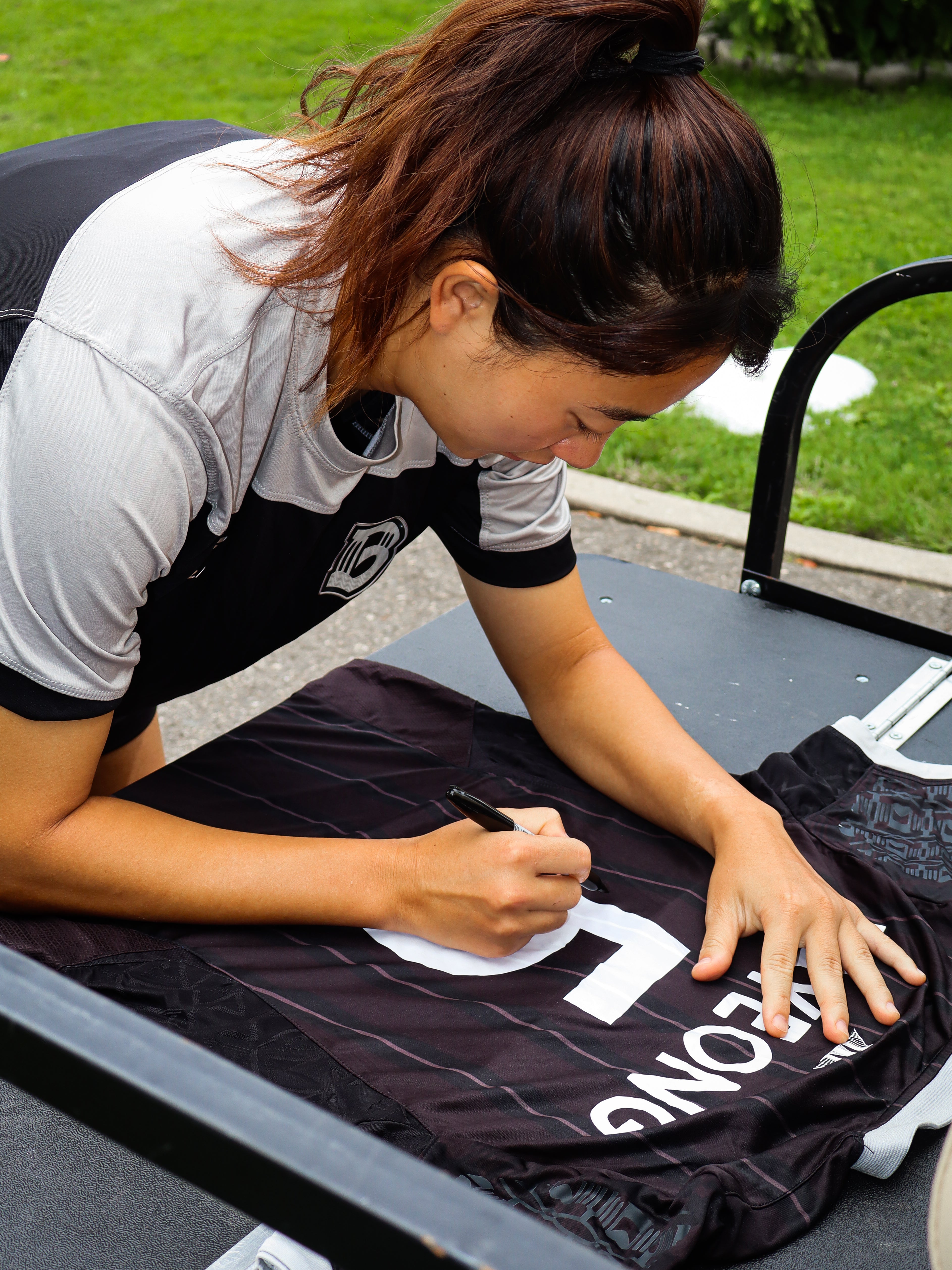 Nayeaong Shin (Shinny) Signed Jersey - Nayeaong signing 2